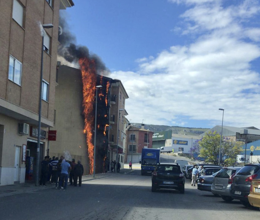 Aparatós incendi a un edifici d'Albaida El Periòdic d'Ontinyent - Noticies a Ontinyent