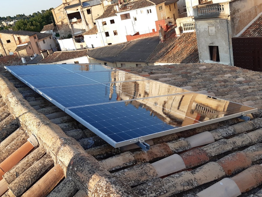 Obliguen a un veí de la Vila a retirar les plaques solars El Periòdic d'Ontinyent - Noticies a Ontinyent