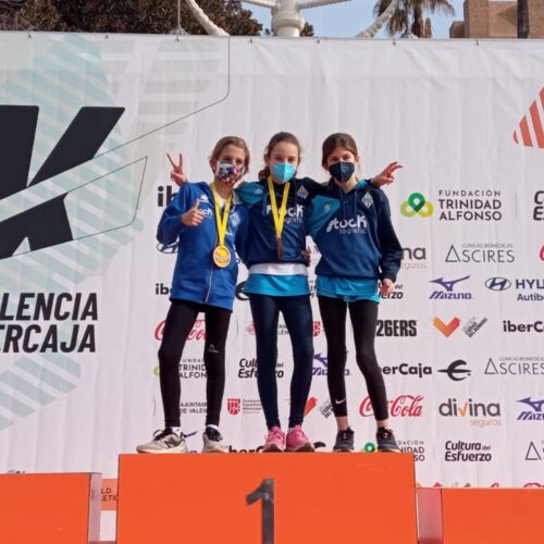 Les atletes Isabel Cháfer i Núria Gómez, primera i segona en les proves infantils del 10k de València