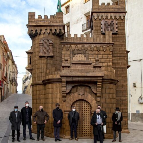 Bocairent ja llueix el nou castell de festes