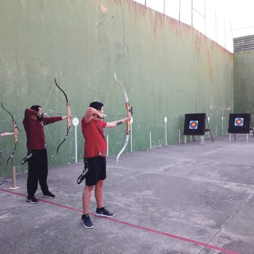 El pabellón de Ontinyent acoge a 100 participantes en el campeonato de tiro con arco