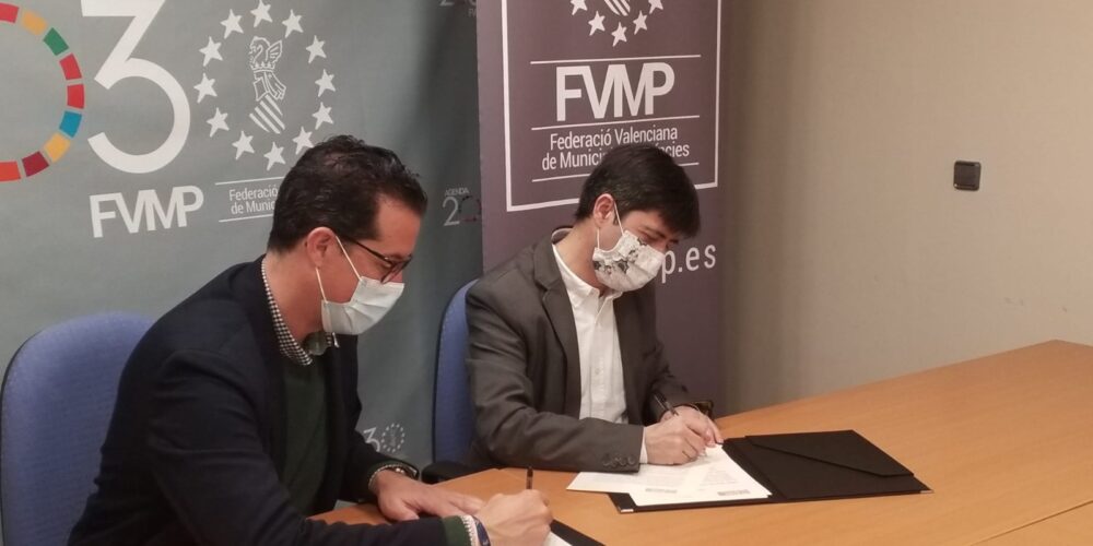 L’Associació de Premsa Comarcal firma un conveni amb la FVMP per “consolidar la comunicació local”