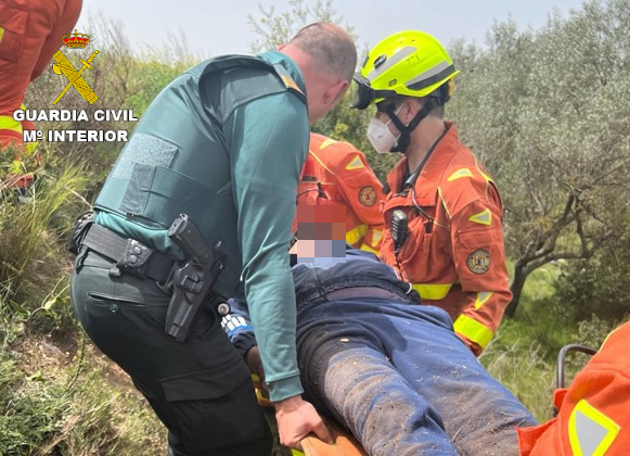 La Guàrdia Civil rescata a un home que havia caigut per un barranc a Aielo de Malferit El Periòdic d'Ontinyent - Noticies a Ontinyent