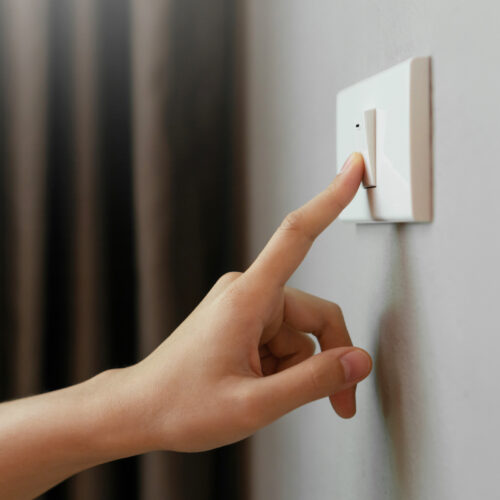 ¿Quieres pagar menos en la tarifa de la luz? Consejos para ahorrar electricidad en casa