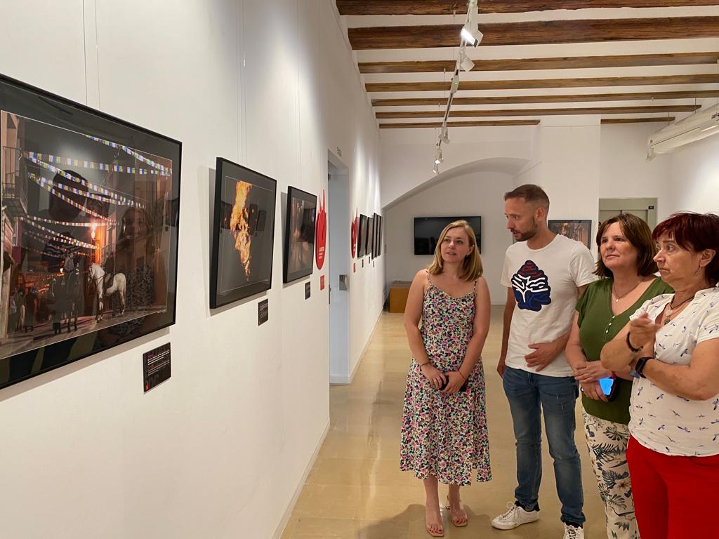 La casa de Cultura acoge una exposición fotográfica sobre la relación entre fuego y fiestas en la Comunitat Valenciana El Periódico de Ontinyent - Noticias en Ontinyent