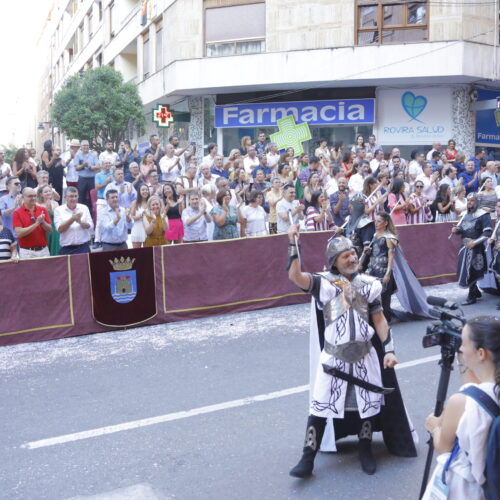 La decisió d’À Punt de no retransmetre l’Entrà ha desencadenat reaccions polítiques