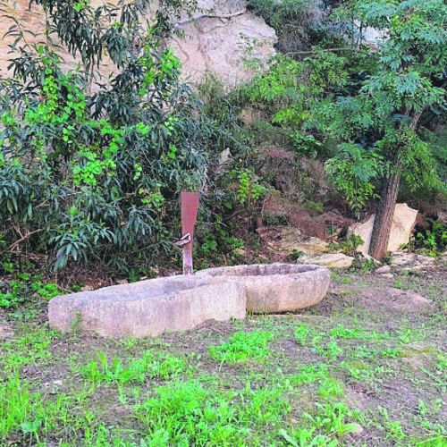 La fuente del Carril degradada 13 años después de su restauración