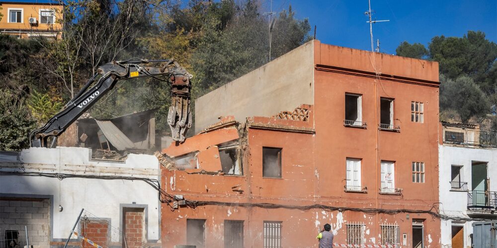 IMATGE HISTÒRICA: Comença la demolició de la Cantereria