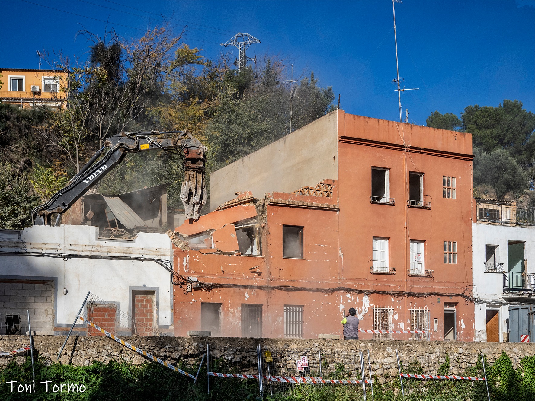 IMATGE HISTÒRICA: Comença la demolició de la Cantereria El Periòdic d'Ontinyent - Noticies a Ontinyent