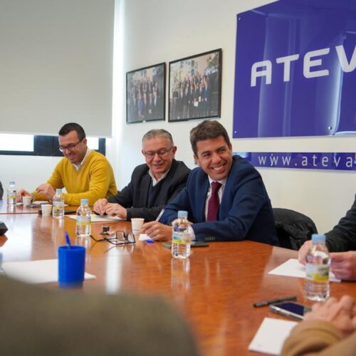 Mazón critica que Sánchez i Puig “obliden al sector tèxtil”