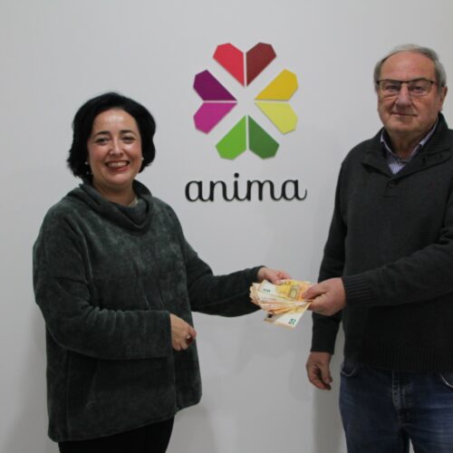 Roberto Calatayud dóna 500 euros a Anima per les vendes del seu llibre
