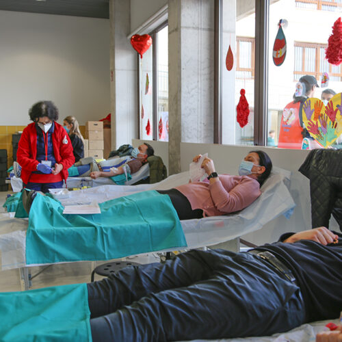 El col·legi Santa Maria registra una gran afluència de donants de sang