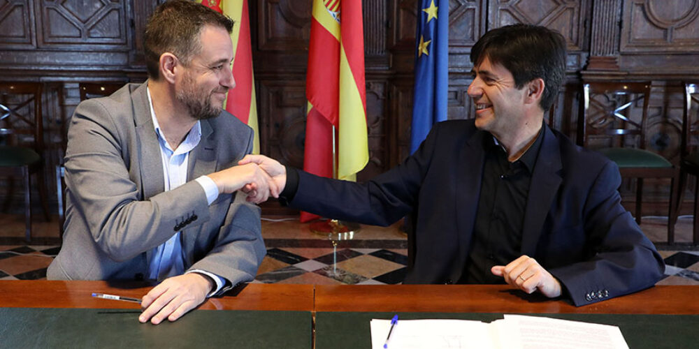Generalitat i Premsa Comarcal suscriuen un conveni per a promoure la comunicació de proximitat