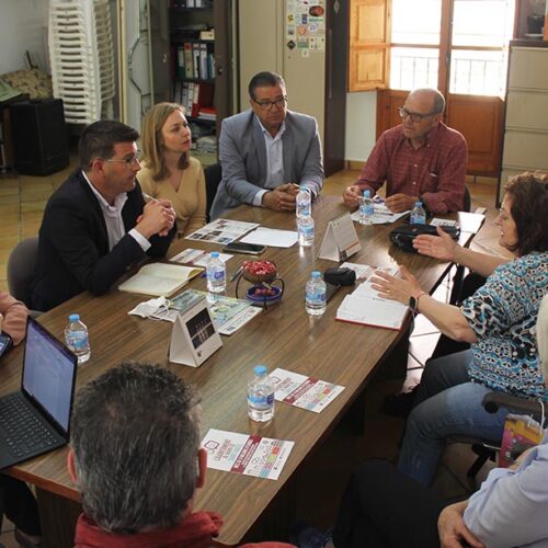 Jorge Rodríguez es reuneix amb representants veïnals i dels centres educatius de Sant Rafel per continuar millorant el barri