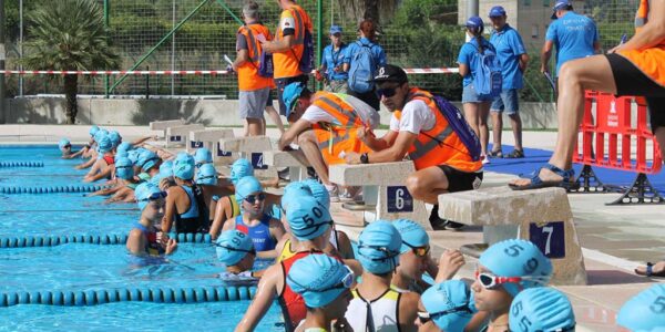 Prop de 400 esportistes escolars es donen cita a l’Aquatló Ciutat d’Ontinyent