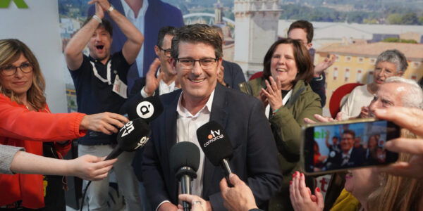 Jorge Rodríguez revalida la majoria absoluta; Ens Uneix manté el diputat comarcal