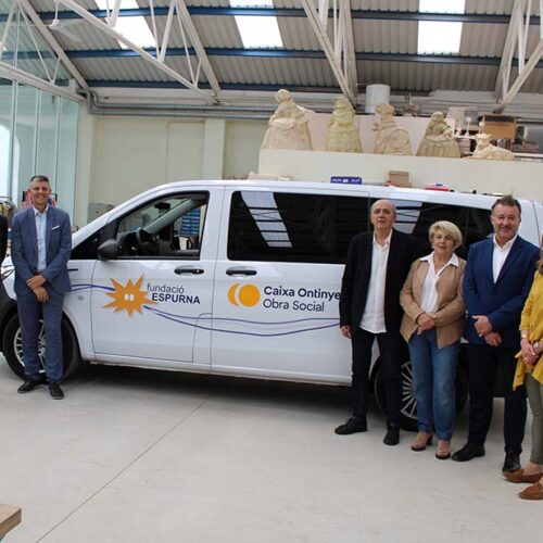 Caixa Ontinyent aporta un vehículo eléctrico a la Fundación Espurna de Gandia