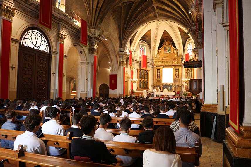 Estudiants del Col·legi Pureza de Maria d'Ontinyent participen en l'eucaristia en honor al mes de Maria El Periòdic d'Ontinyent - Noticies a Ontinyent