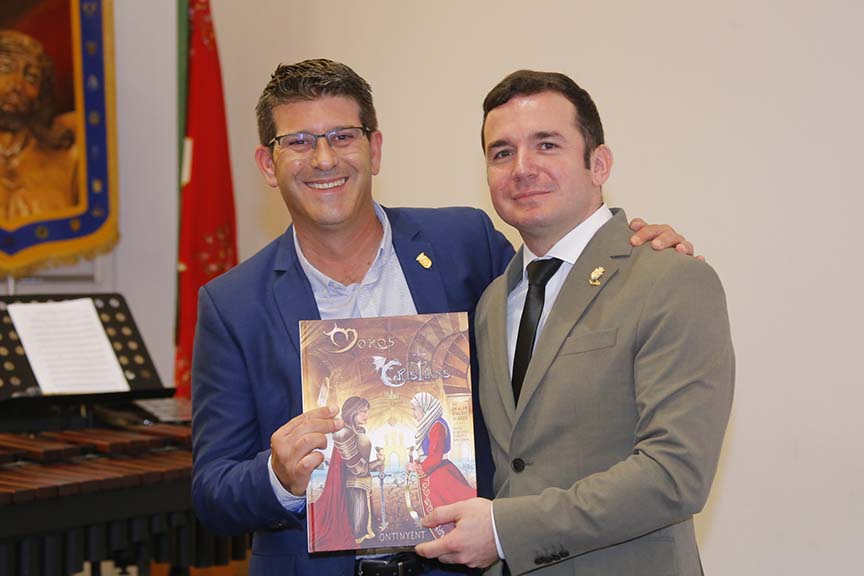 L'alcalde obri les portes en la Publicació de Festes a l'alegria i color dels Moros i Cristians El Periòdic d'Ontinyent - Noticies a Ontinyent