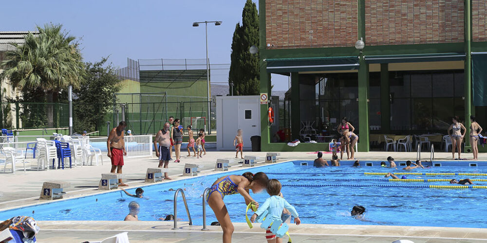 Ontinyent contratará a 19 trabajadores para la piscina durante el verano