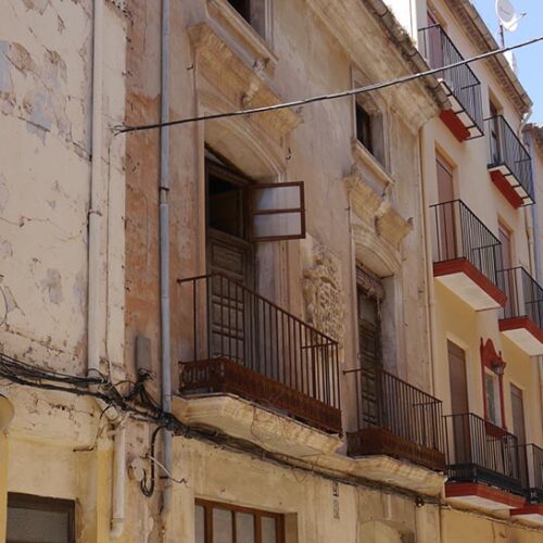 El desinterés de la propiedad de un edificio protegido obliga a actuar en el Ayuntamiento