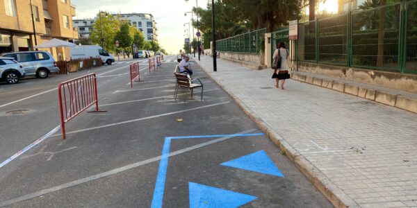 Creix el malestar per l’eliminació d’aparcament en els col·legis
