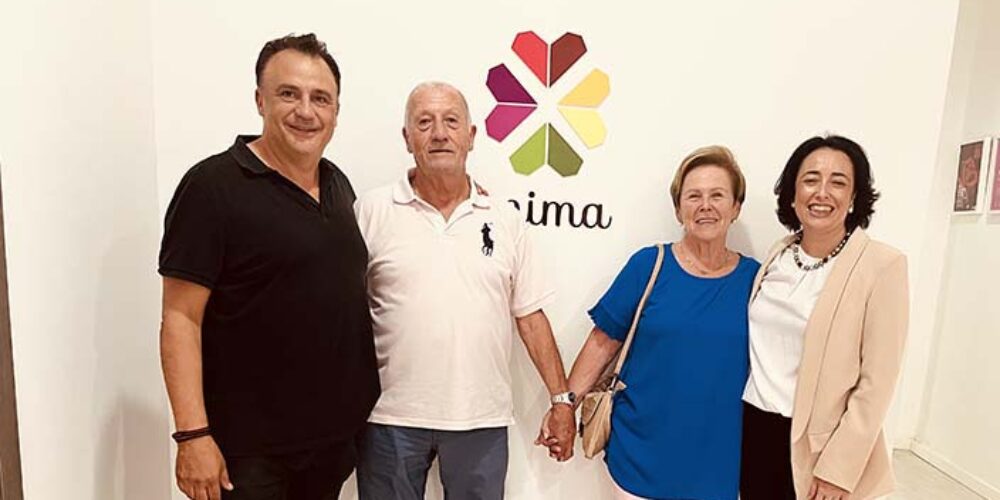 Paco Conca y Mª Carmen Martí celebran sus cincuenta años de unión con una donación de 4.433 € a ANIMA