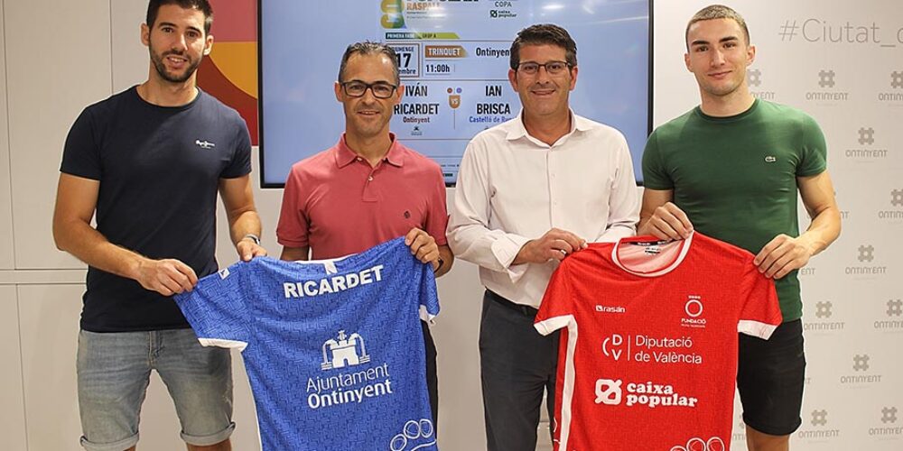 L’alcalde d’Ontinyent rep a l’equip que representarà a la ciutat en la Copa Caixa Popular de Raspall