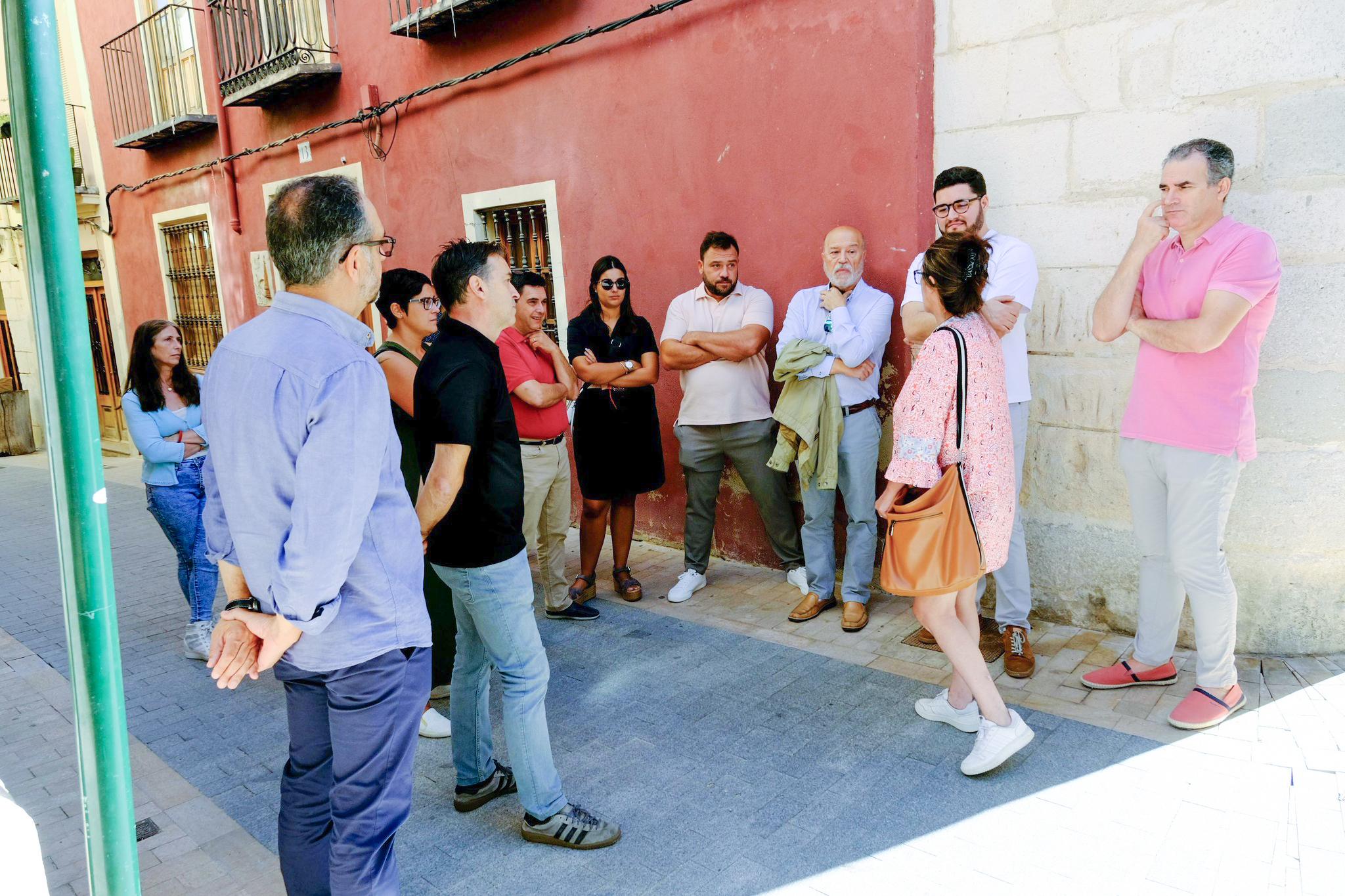 Un paseo por la Vila acerca el estado del barrio a los partidos políticos El Periódico de Ontinyent - Noticias en Ontinyent