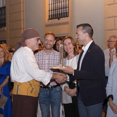 Ontinyent lleva la “Tartuga” a Valencia para participar de los actos de la Diputación con motivo del 9 de octubre