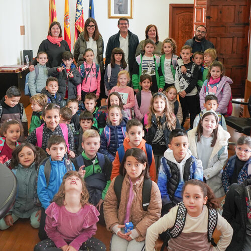 Alumnos de primaria del CEIP Carmelo Ripoll visitan el Ayuntamiento
