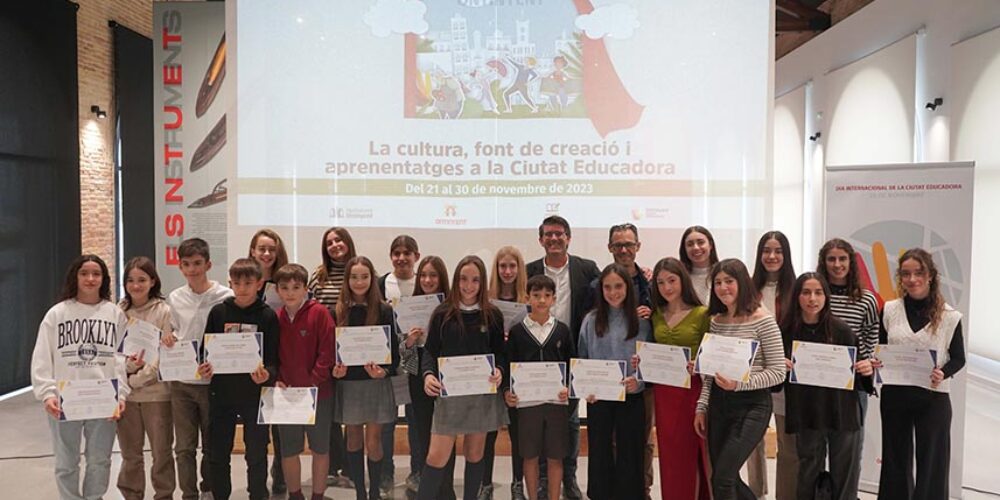Ontinyent entrega els premis de rendiment acadèmic al marc de la Setmana de la Ciutat Educadora