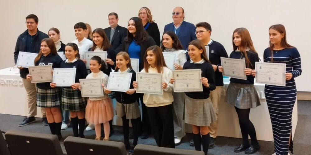 Los ganadores del Certamen Literario Mariano reciben sus premios