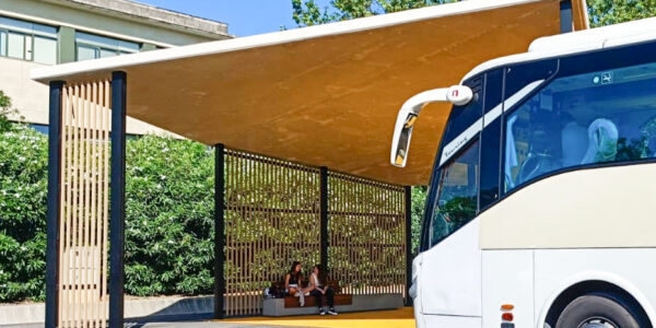 Renfe trasllada la parada del bus ferroviari a la marquesina del recinte firal