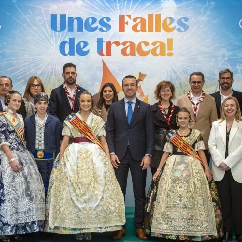 Los falleros de San José visitan la Diputación de Valencia