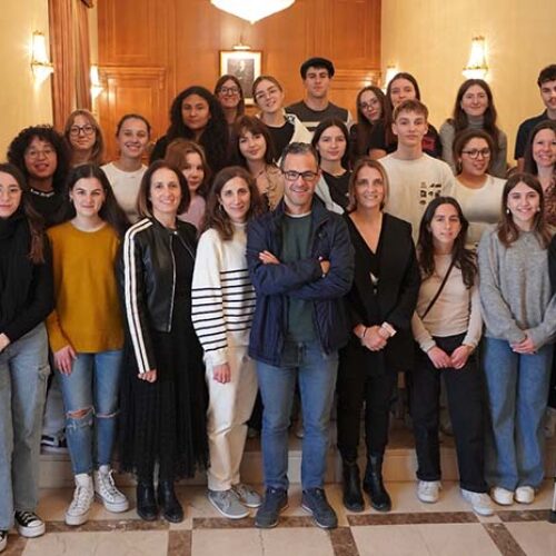 Un grup d’estudiants francesos d’intercanvi amb l’IES l’Estació visita l’Ajuntament d’Ontinyent