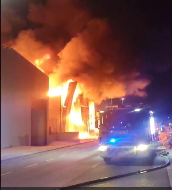 Un incendio industrial afecta a una empresa textil de Aielo de Malferit El Periódico de Ontinyent - Noticias en Ontinyent