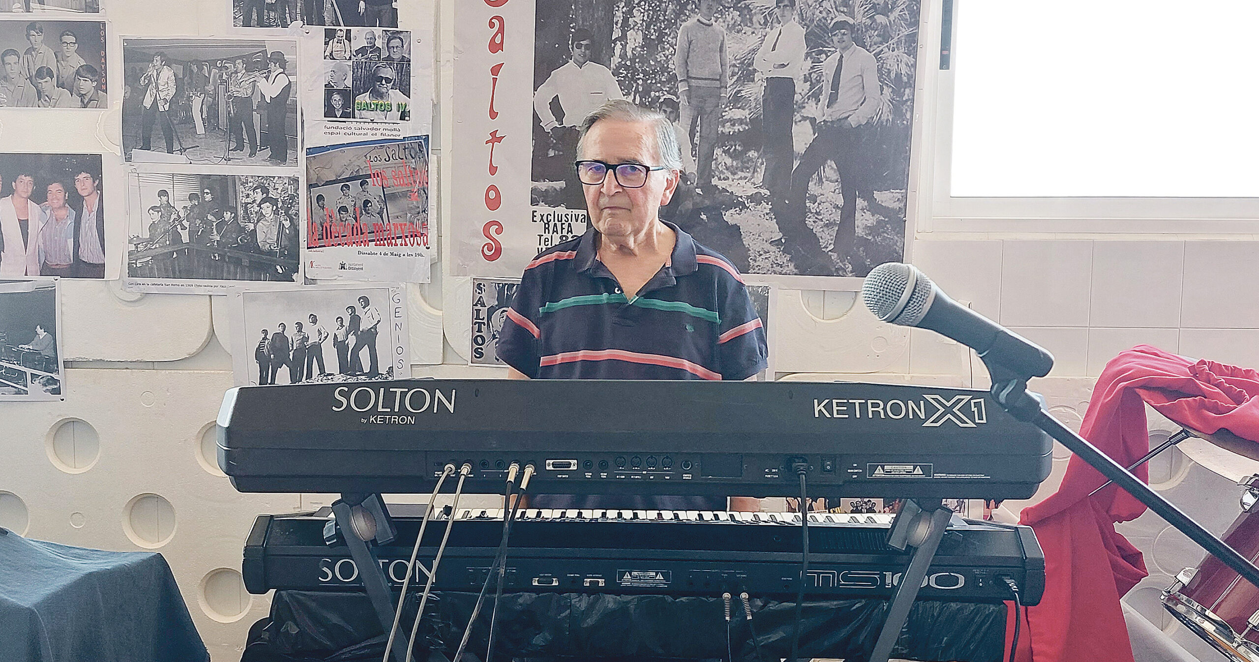 Gonzalo Lledó tocando el teclado