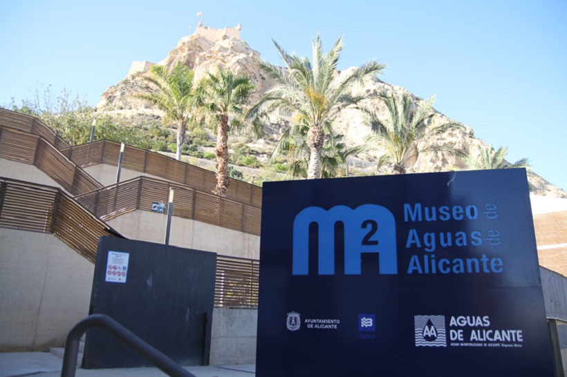 Entrada en el Museo Aguas Alicante donde se realiza la Jornada sobre periodismo de proximidad de la prensa digital