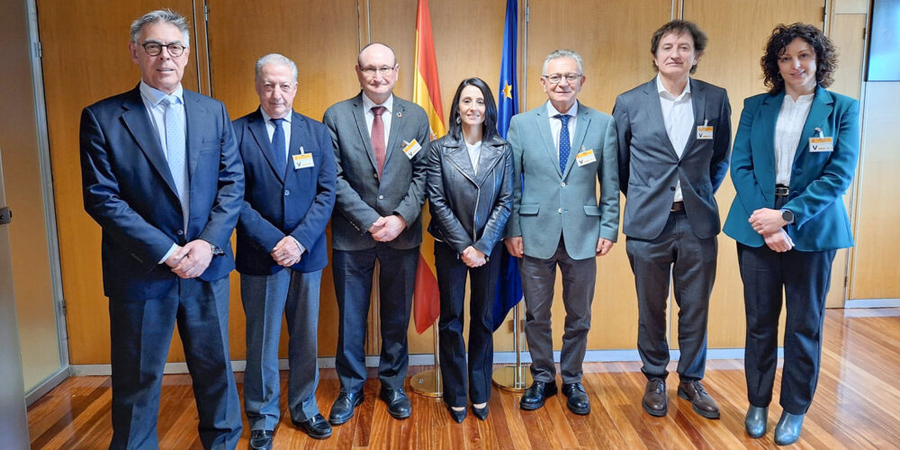 Representants del Consell intertèxtil Espanyol, CIE amb la secretària d'Estat d'Indústria, l'ontinyentina Rebeca Torró