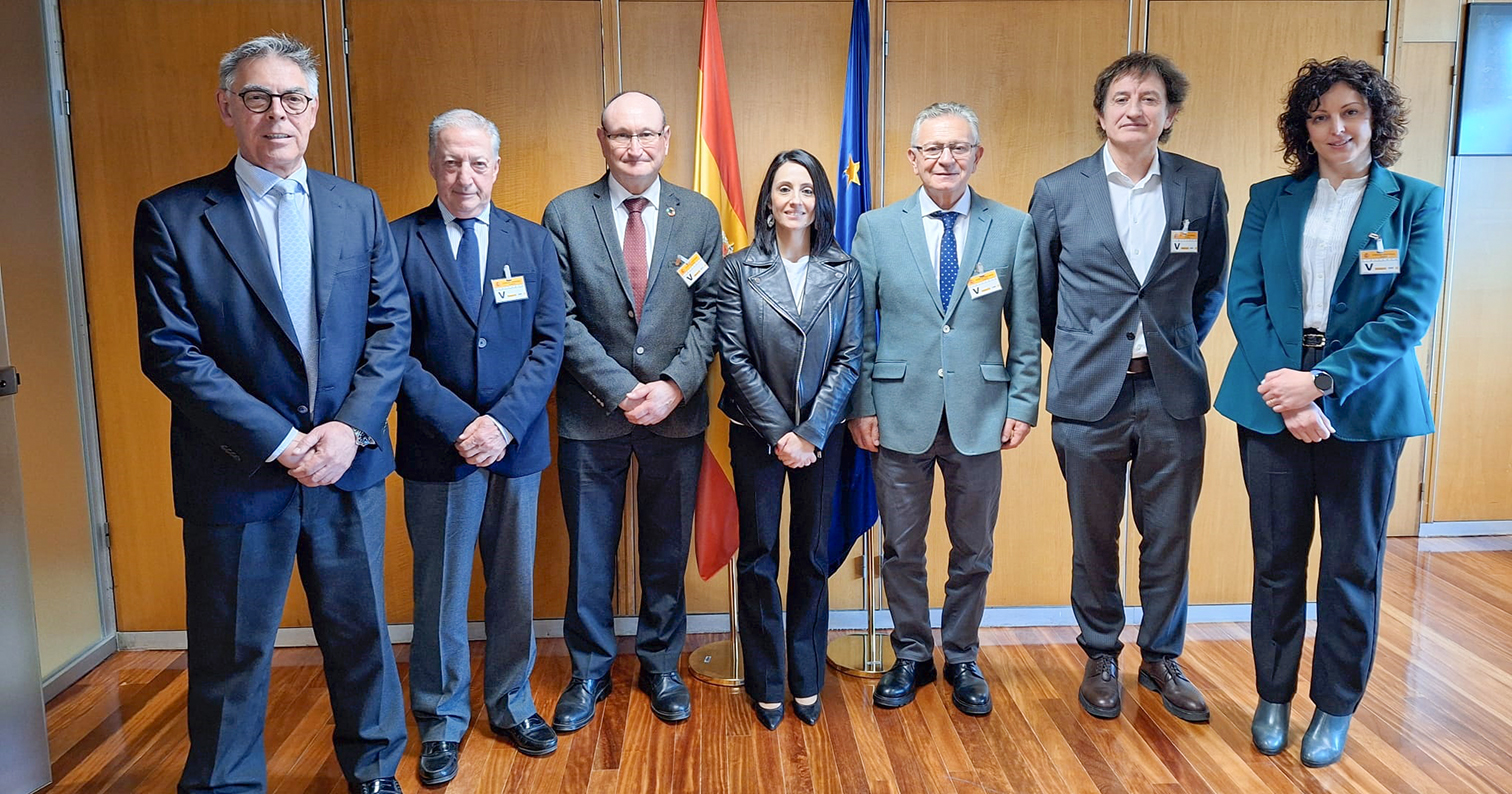 Representants del Consell intertèxtil Espanyol, CIE amb la secretària d'Estat d'Indústria, l'ontinyentina Rebeca Torró
