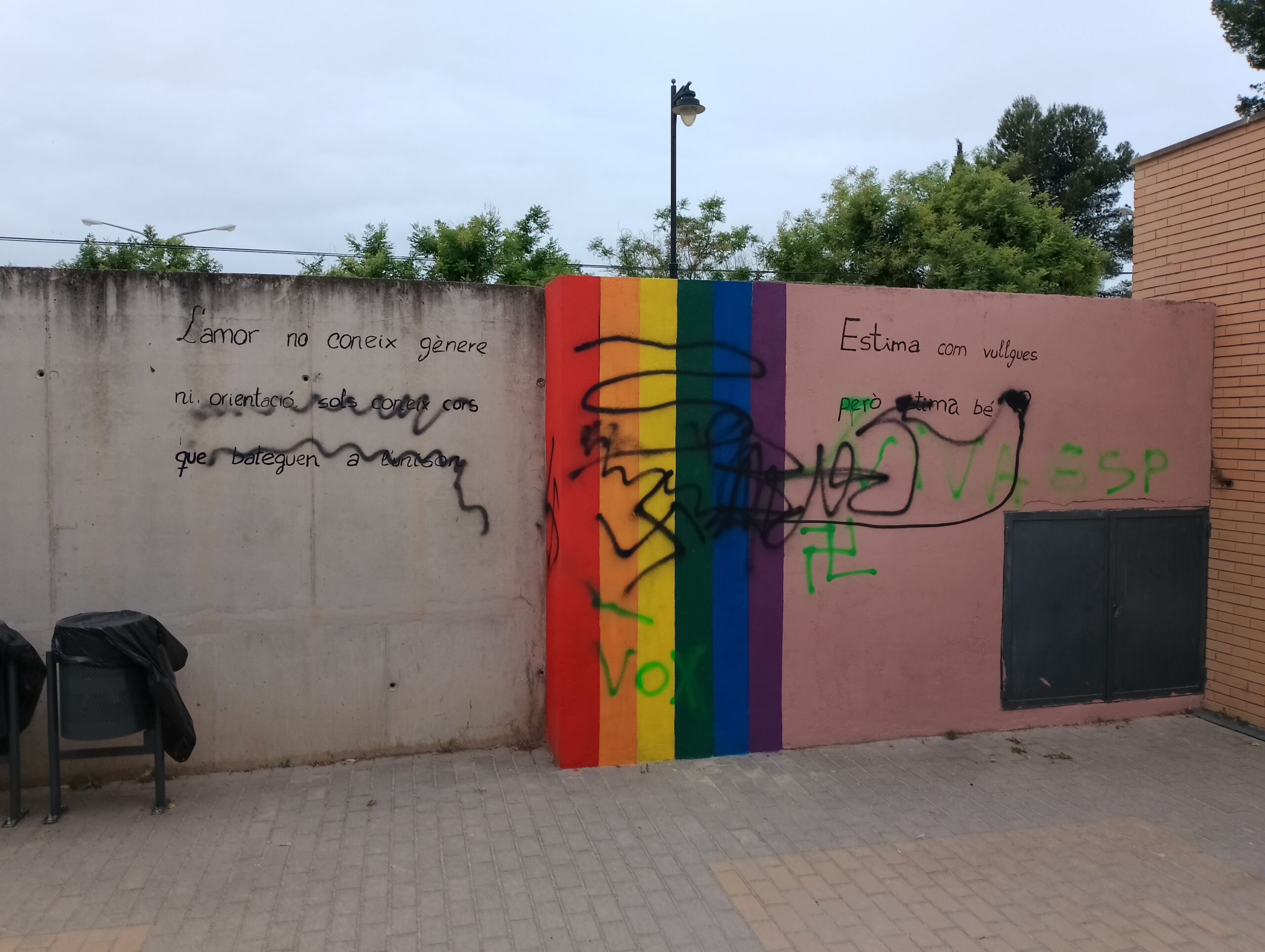 Pinten amb esvàstiques un mural en suport al col·lectiu LGTBIQ+ El Periòdic d'Ontinyent - Noticies a Ontinyent