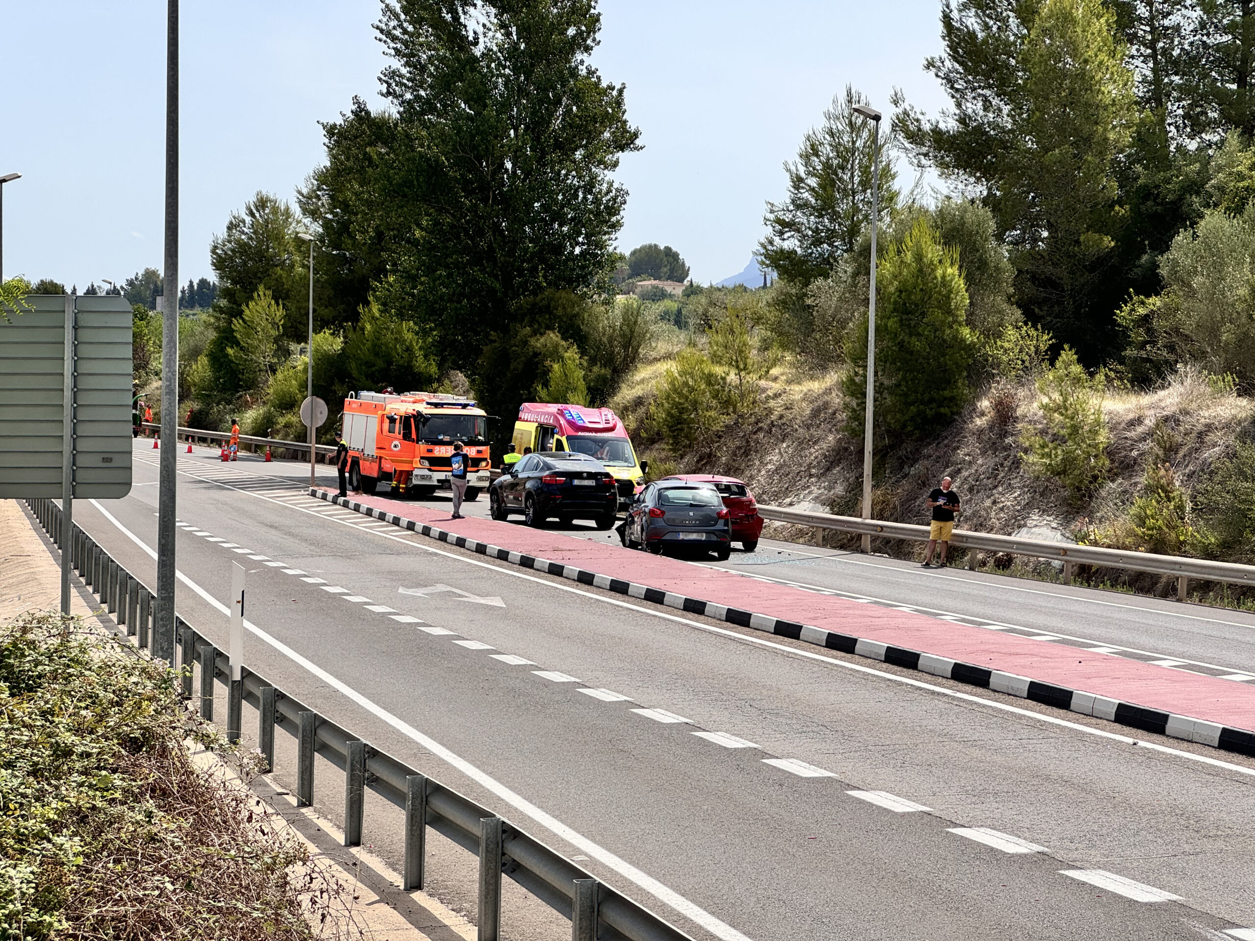 Accident pel xoc de tres vehicles en la ronda Sud El Periòdic d'Ontinyent - Noticies a Ontinyent