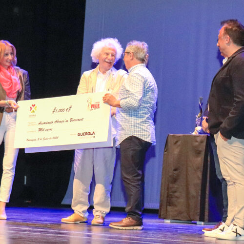 El Brujo dona el premi d’Anima a l’Associació Abraça’m de Bocairent