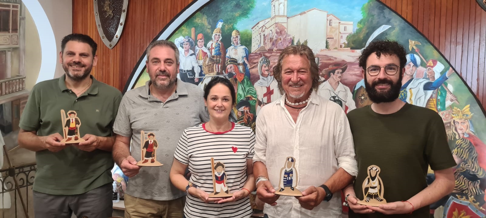 Els càrrecs de Festes 2024 ja tenen les miniatures solidàries El Periòdic d'Ontinyent - Noticies a Ontinyent