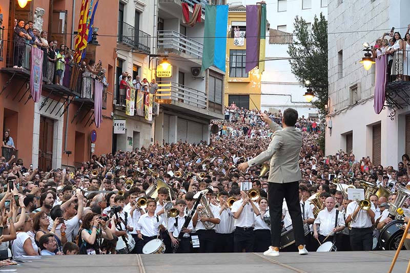 Rafael Garcia dirigeix la interpretació de "Chimo" en l'any del 60 aniversari de la seua composició. El Periòdic d'Ontinyent - Noticies a Ontinyent