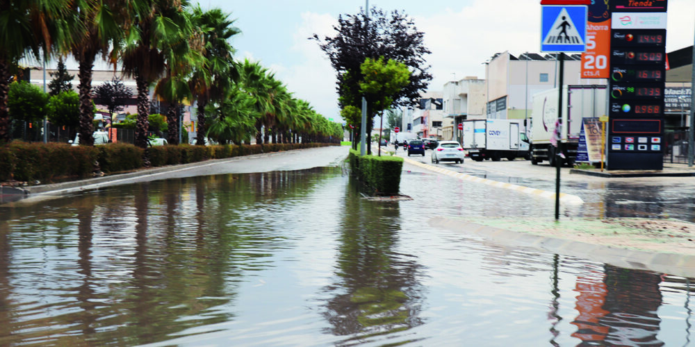 Carrers d'Ontinyent inundats per la pluja