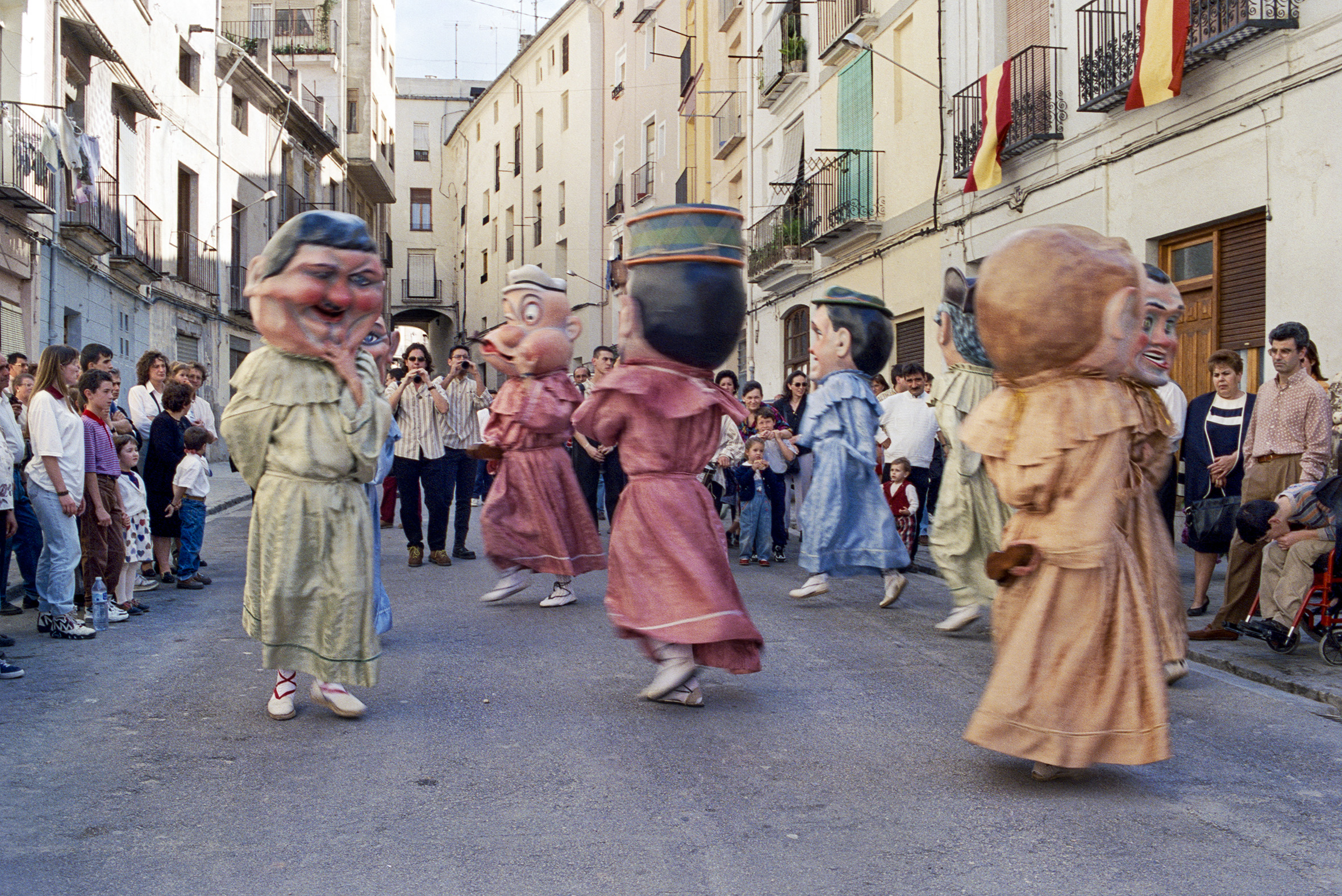 Conxa Ferri edita el primer llibre de fotos de Gegants i Cabets El Periòdic d'Ontinyent - Noticies a Ontinyent