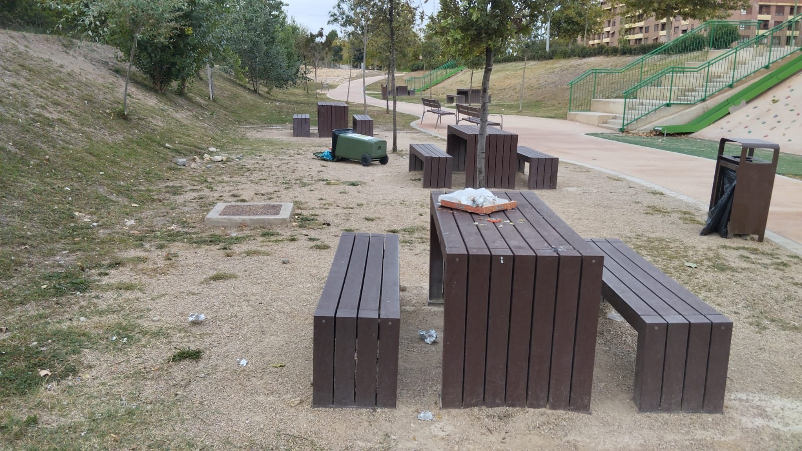 Passeig Benarrai: la brutícia de cada dia El Periòdic d'Ontinyent - Noticies a Ontinyent