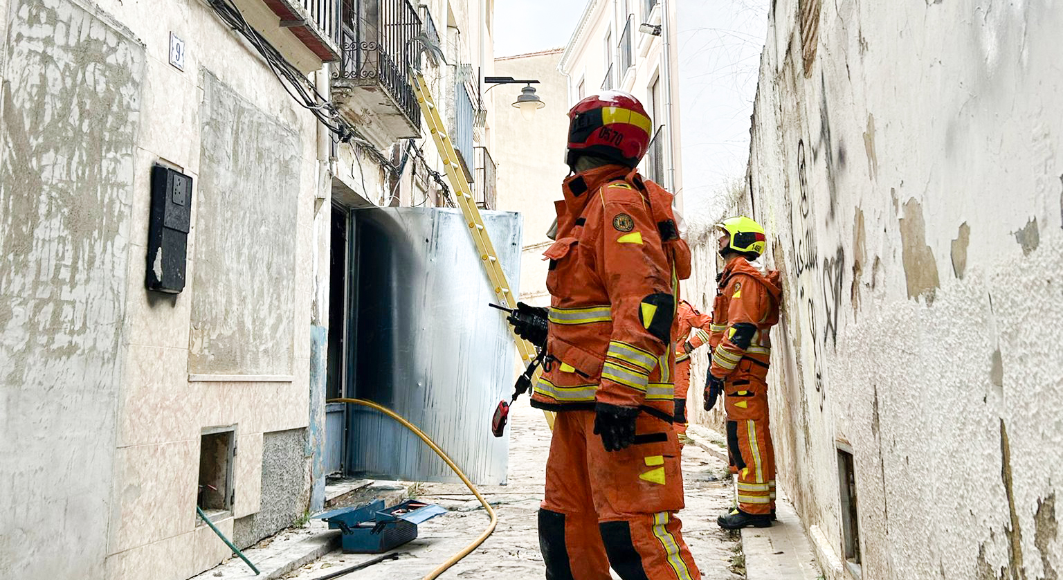 Un incendi amb incògnita en una casa abandonada i tapiada del Poble Nou El Periòdic d'Ontinyent - Noticies a Ontinyent